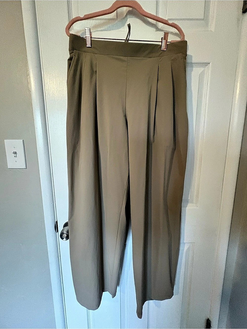 Uniqlo Ultra Stretch Active Wide Pants Wide Leg Pants in Beige Size XL Like New
